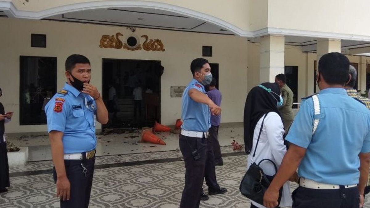 The Mob That Threw The Jambi City DPRD Building Were Estimated To Be High School Students