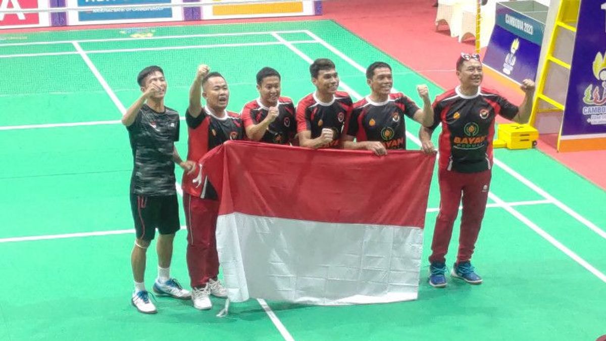 ASEANパラ競技大会2023:ガンヤンマレーシア、パラバドミントンチームがインドネシア初の金メダルを授与