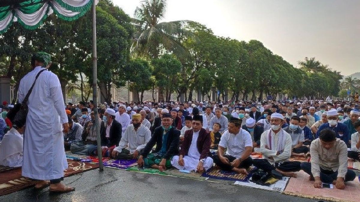 今日、パプアの一部のイスラム教徒にイード・アル=アドハーを祈るよう勧告する政府の勧告に参加していない