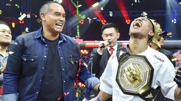 Lipin Sitorus Achieves The Title Of Atom Class Champion After Conquering Ade Permana In One Pride MMA 75