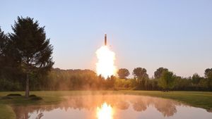 جاكرتا (رويترز) - تطالب كوريا الشمالية بإجراء اختبار ناجح لصاروخ بيرهولو ليداك غاندا كوبا وهو هدف من ثلاثة أهداف.