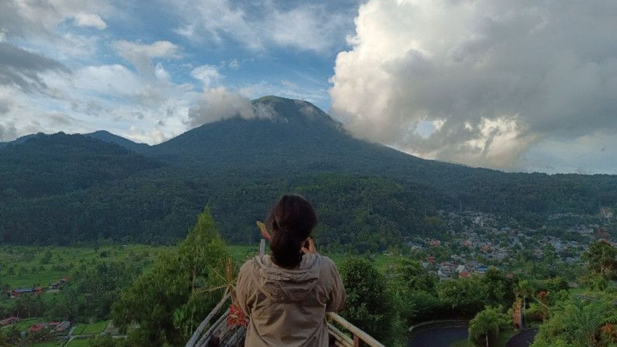 Gunung Lokon di Tomohon Aman untuk Wisatawan Meski Berstatus Waspada