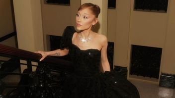 ana Grande, une robe d'Ariana Grande, à la première Wicked : pour le bien, elle a 73 ans!