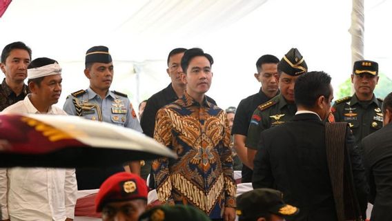  Wapres Gibran Hadiri Pemakaman Ibunda KSAD Maruli, di San Diego Hills Karawang