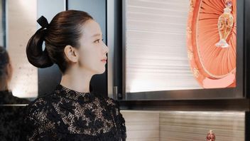 Elegan dalam Busana Hitam, Potret Jisoo BLACKPINK dalam Pemotretan Terbaru Dior Heritage