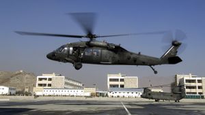 Presiden Biden Jamin Evakuasi Seluruh Warga AS di Afghanistan, Pentagon Ambil Alih Kendali Bandara Kabul 