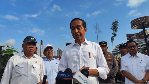 Sans se qualifier pour entrer dans TNI, Jokowi remise le sort de Joni, escaladeur du drapeau au commandant