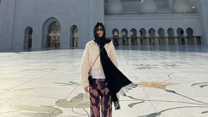 Jennie BLACKPINK Pakai Hijab di Masjid Sheikh Zayed Abu Dhabi 
