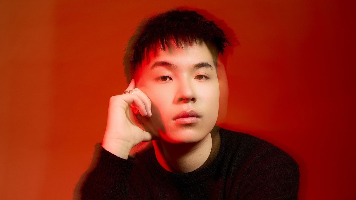 Keenan Te partage un côté fragile en se remémorant le passé dans la chanson Bones