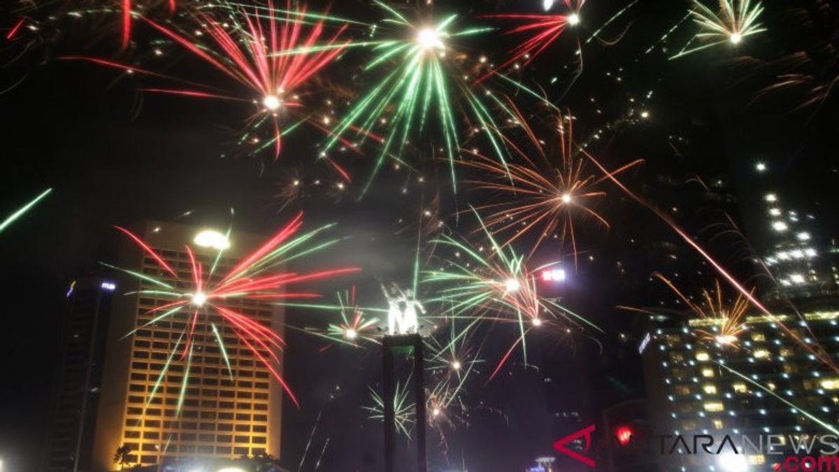 Rencanakan Perayaan Malam Tahun Baru Besar-besaran, Pj Gubernur Pasrah Jika Jakarta Diguyur Hujan Deras   