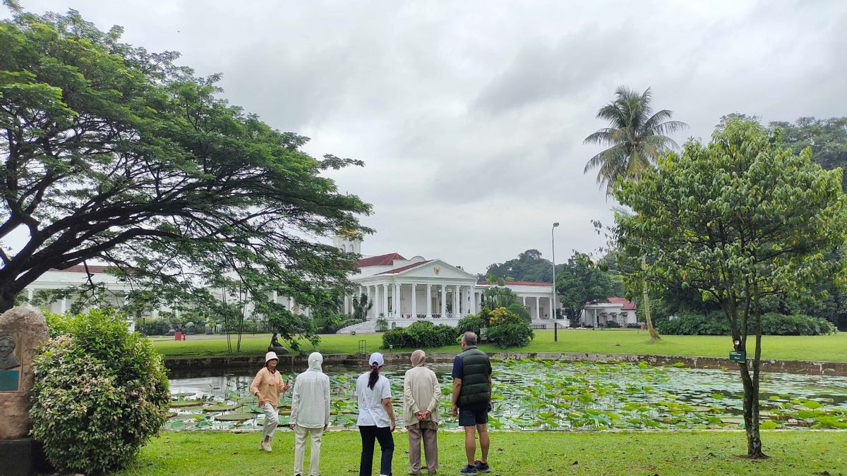 バイラル抗議チケット実際、ボゴール植物園は説明をします