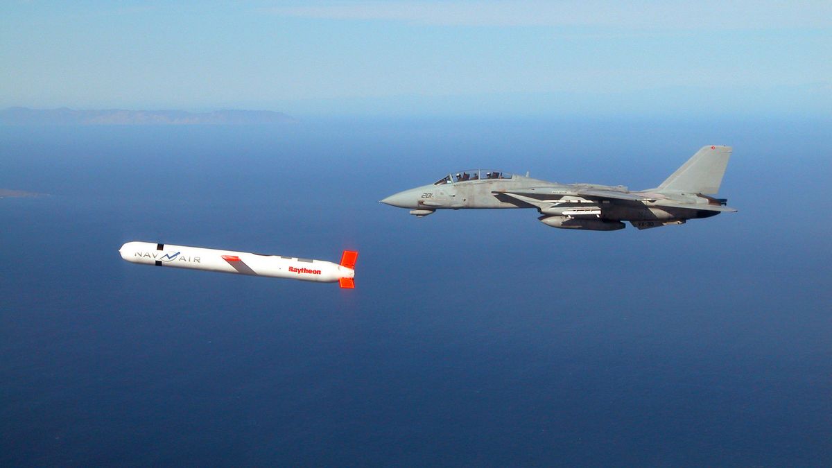 日本の防衛大臣、トマホークミサイルの米国からの配達スケジュールは計画通りであると確認