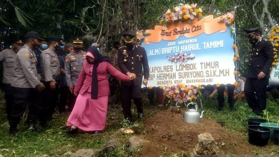 En Utilisant Le Fusil D’assaut SS-V2, La Police De L’est De Lombok Tire à Mort Sur La Poitrine Droite De Son Collègue, Le Motif D’Asmara?