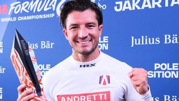 Jake Dennis Raih Pole Position di Formula E 2025 Jakarta