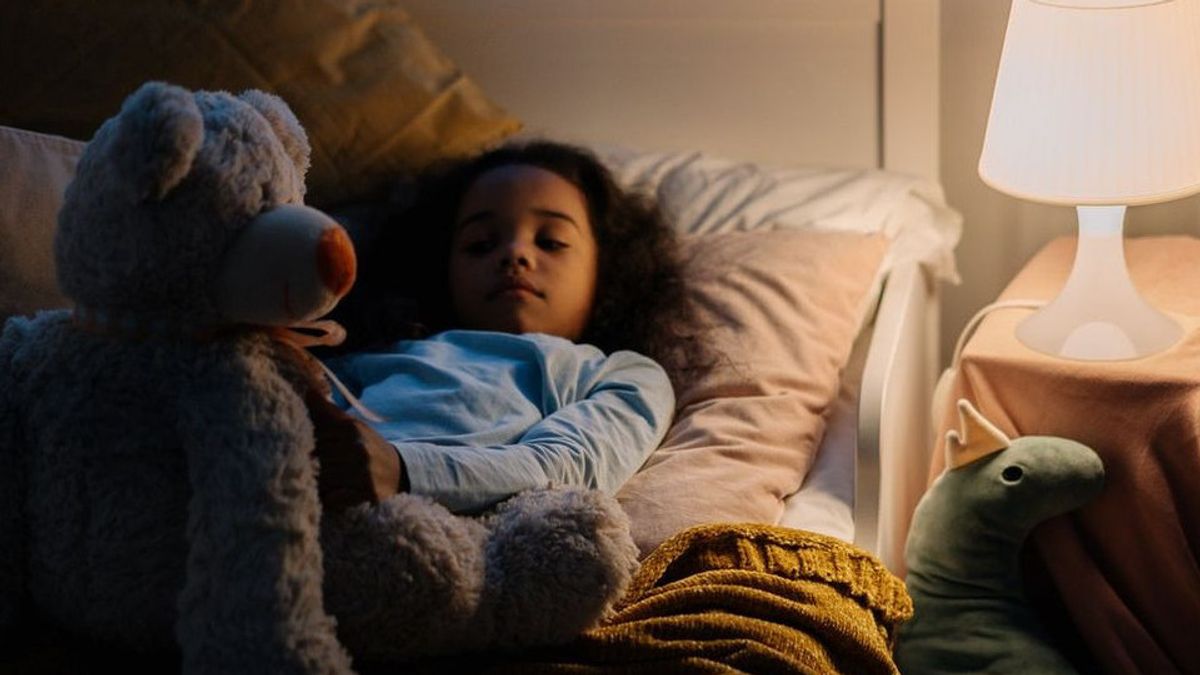 5 Cara Menenangkan Anak yang Mimpi Buruk Agar Bisa Kembali Tidur dengan Tenang