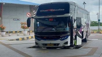 Police Guard Hotel Where Bruno Mars And Crew Stay Near JIS