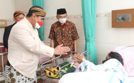 Kunjungi Pasien HIV Asal Jabar yang Melahirkan, Taj Yasin Kasih Nama Bayi: Semoga Bisa Bawa Hidayah