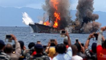 Susi Pudjiastuti Won't Stop Destroying Ships in History Today, May 4, 2019