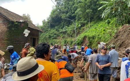 Longsor di Kudus: 2 Rumah Terdampak, Akses Jalan Desa Tertutup