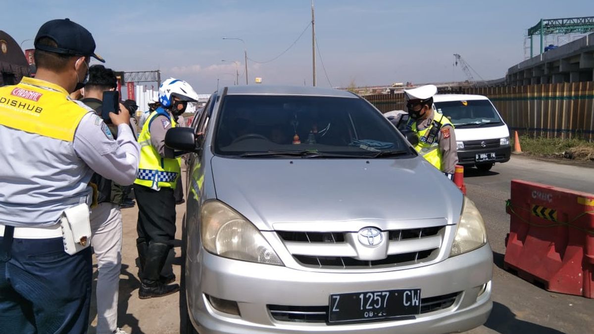 Mudik Dilarang, 147 Kendaraan Diputar Balik dari Tol Cileunyi Bandung