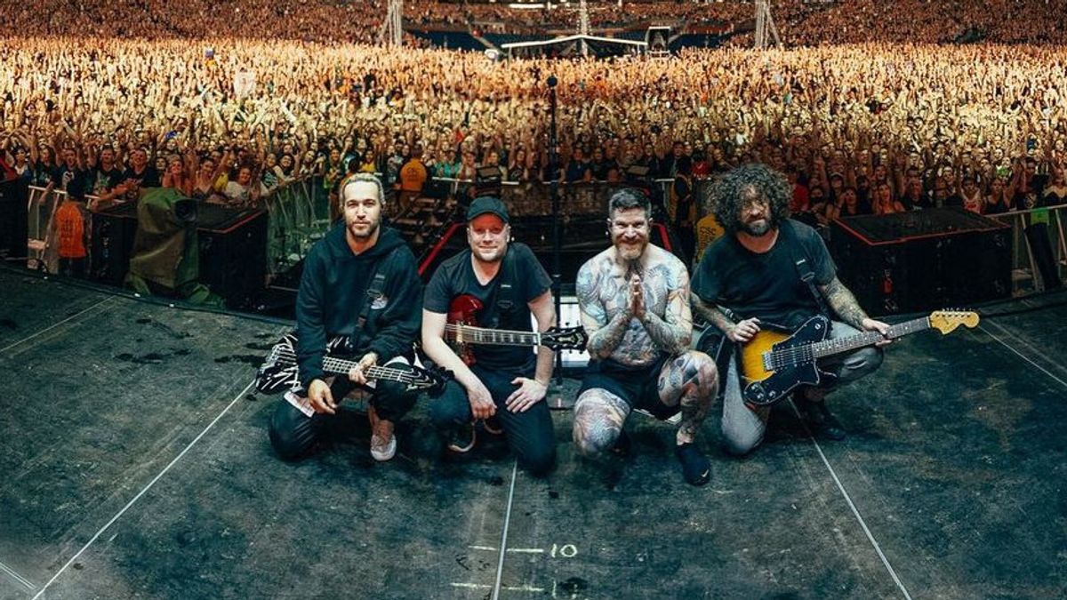 Tak Lagi Samar, Fall Out Boy Ungkap Detail Lagu Baru <i>Love from the Other Side</i>