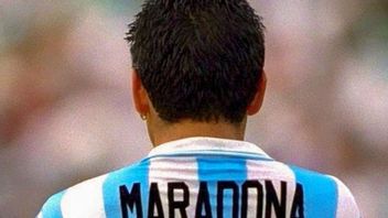 Kaos Maradona Ketika Mencetak Gol 