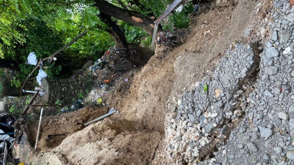 クパン市の土砂崩れで2人が死亡