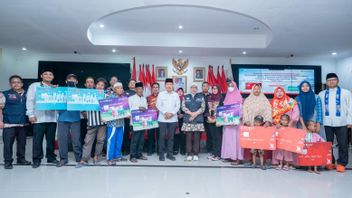 Ratusan Warga Kepulauan Seribu Terima Bansos KAJ, KLJ dan KPDJ Juni 2024 