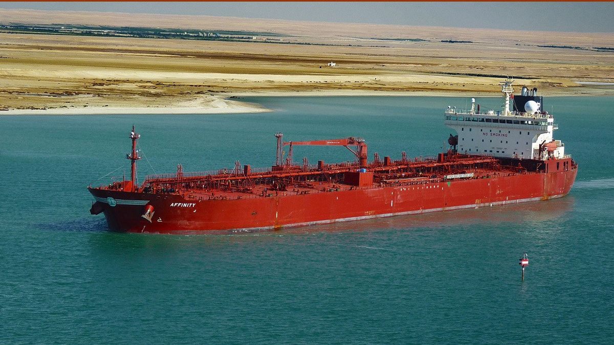 Having Ran Aground In The Suez Canal Due To Technical Mistakes, The Tanker Affinity V Ship Traveled Again
