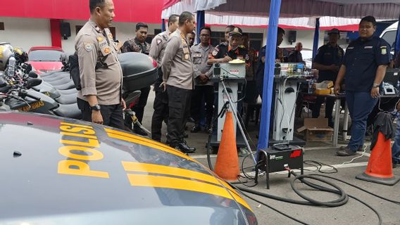 Mau Bilang Apa Kalau Sudah Begini, Mobil Dinas Polisi yang Pakai Sirine di Jalan Justru Tidak Lolos Uji Emisi