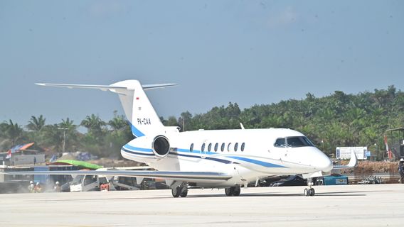 IKN空港への旅客ジェット機の着陸は順調に進みます