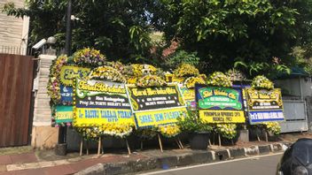 Ahok Until Habibie's Family Sends Wreaths At The Residence Of The Late Toeti Heraty