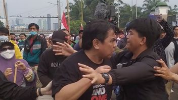 Video Pemukulan Ade Armando Tersebar dari Berbagai Sudut, Polisi Harus Gerak Cepat Ringkus Seluruh Pelaku