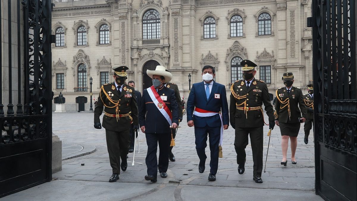 Selidiki Dugaan Korupsi Mantan Presiden Castillo: Otoritas Peru Geledah Rumah Mantan Menhan, Tangkap Enam Jenderal