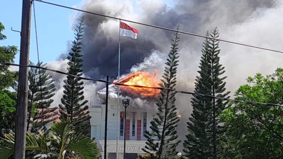 摄政办公室火灾 - DPRD Pohuwato Gorontalo Ulah Massa Demonstran