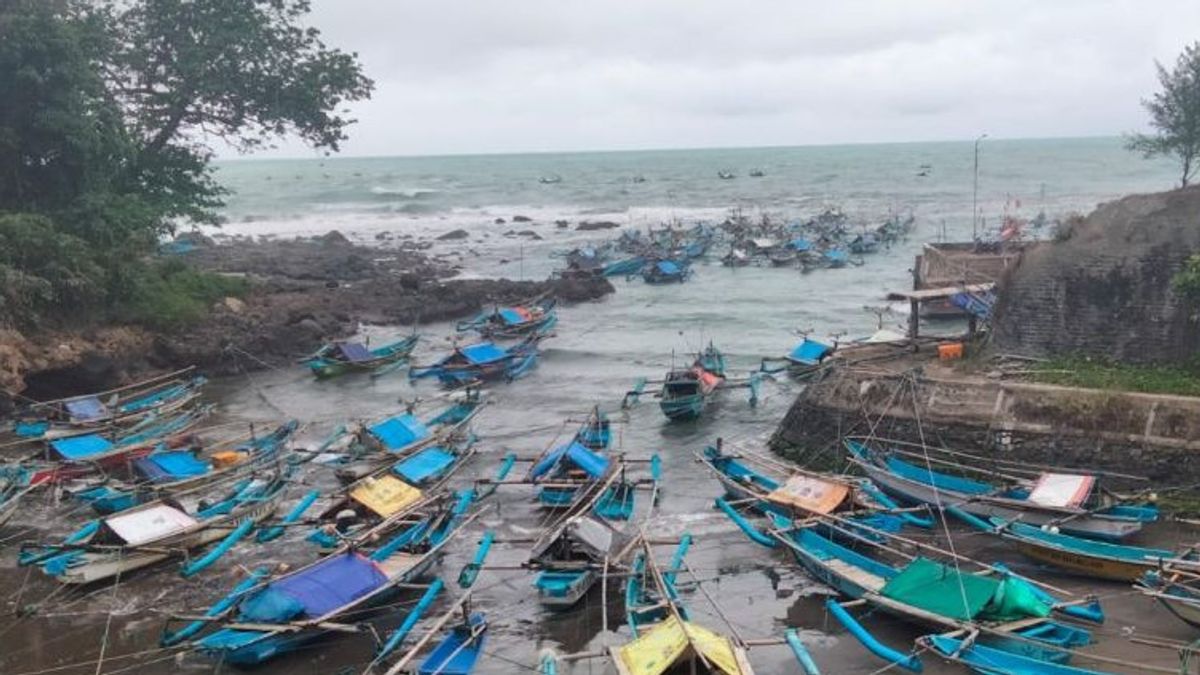 Cianjur渔民要求在极端天气下不要出海