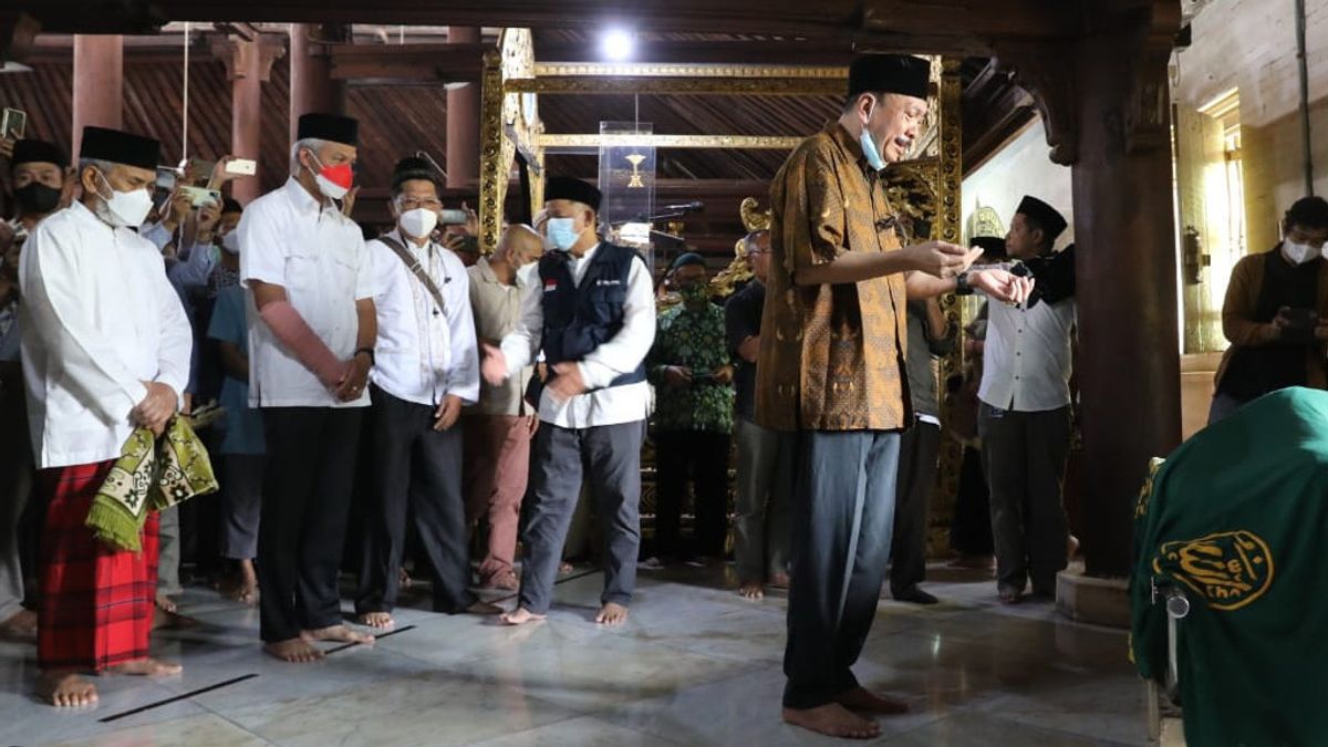 Ganjar Pranowo Salati Jenazah Buya Syafii Maarif At Masjid Gedhe Kauman