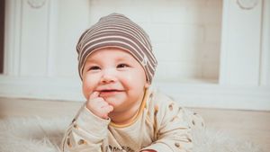 5 Tanda Bayi Tumbuh Gigi yang Sering Salah Dimaknai Orang Tua
