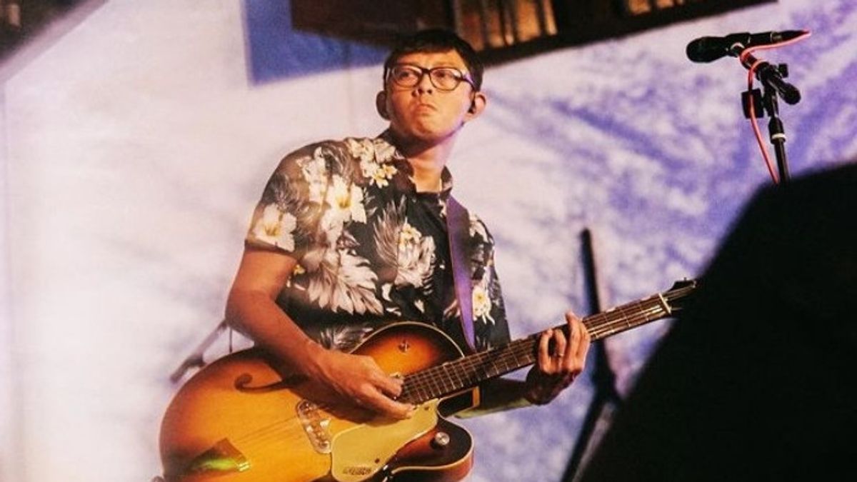 Riko Prayitno, Gitaris Mocca Kehilangan Gitar saat Diantarkan Ojol