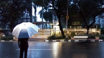 BMKG Prakirakan Hujan di Sebagian Jakarta Berlanjut hingga Minggu Dini Hari