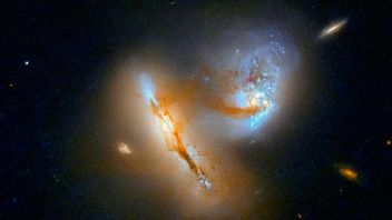 Hubble Space Telescope Catches Two Middle Galaxies Interact, Cause Big Collision And New Star Formation