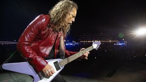 Kirk Hammet: Non-Musisi Tidak akan Mengingat Solo Gitar yang Keren