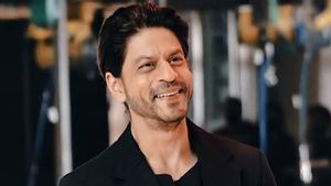 Rahasia Sehat dan Tetap Bugar ala Shah Rukh Khan, 60 Tahun Tetap Atletis