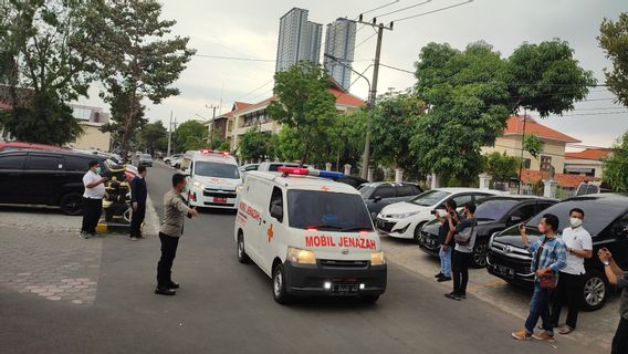 Accident Mortel Sur La Route à Péage, Les Corps De Vanessa Angel Et De Son Mari Arrivent à L’hôpital Bhayangkara Surabaya