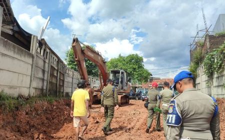 Buntut Protes Warga, Satpol PP Segel 2 Alat Berat di Proyek Pengurukan Lahan Tangerang