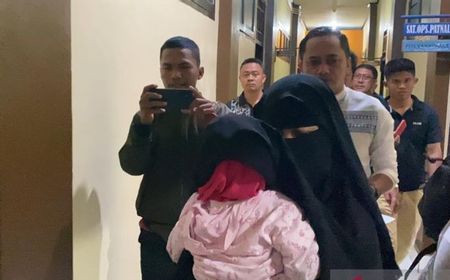 Sambil Gendong Balita, Wanita Bercadar Ini Selundupkan Sabu ke Lapas Kendari untuk Suaminya