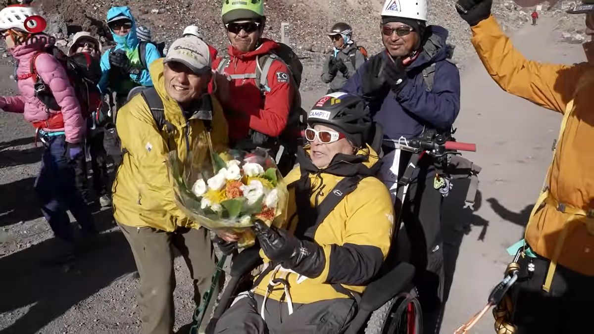 In A Wheelchair, 90-Year-Old Japanese Mountain Climber Climbs Mount Fuji