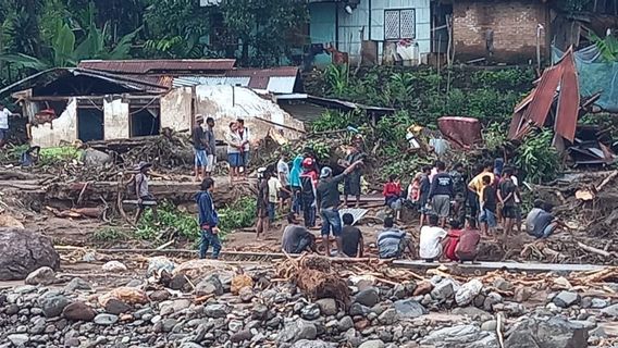 Espoir Que L’Univers Soutiendra Dans Les Efforts D’atténuation Des Crues éclair De Nusa Tenggara Est