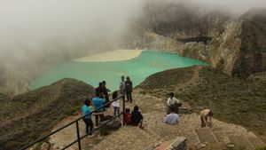 Il y a eu un changement significatif sur le mont Kelimutu, de la couleur de l’eau à la distribution de l’air.