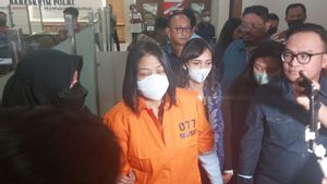 Penampakan Putri Chandrawathi Pakai Baju Orange 077 dengan Masker Putih Saat Ditahan Polri